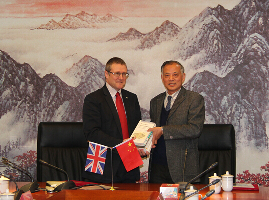 我校与英国国立哈大正式签署合作备忘录
